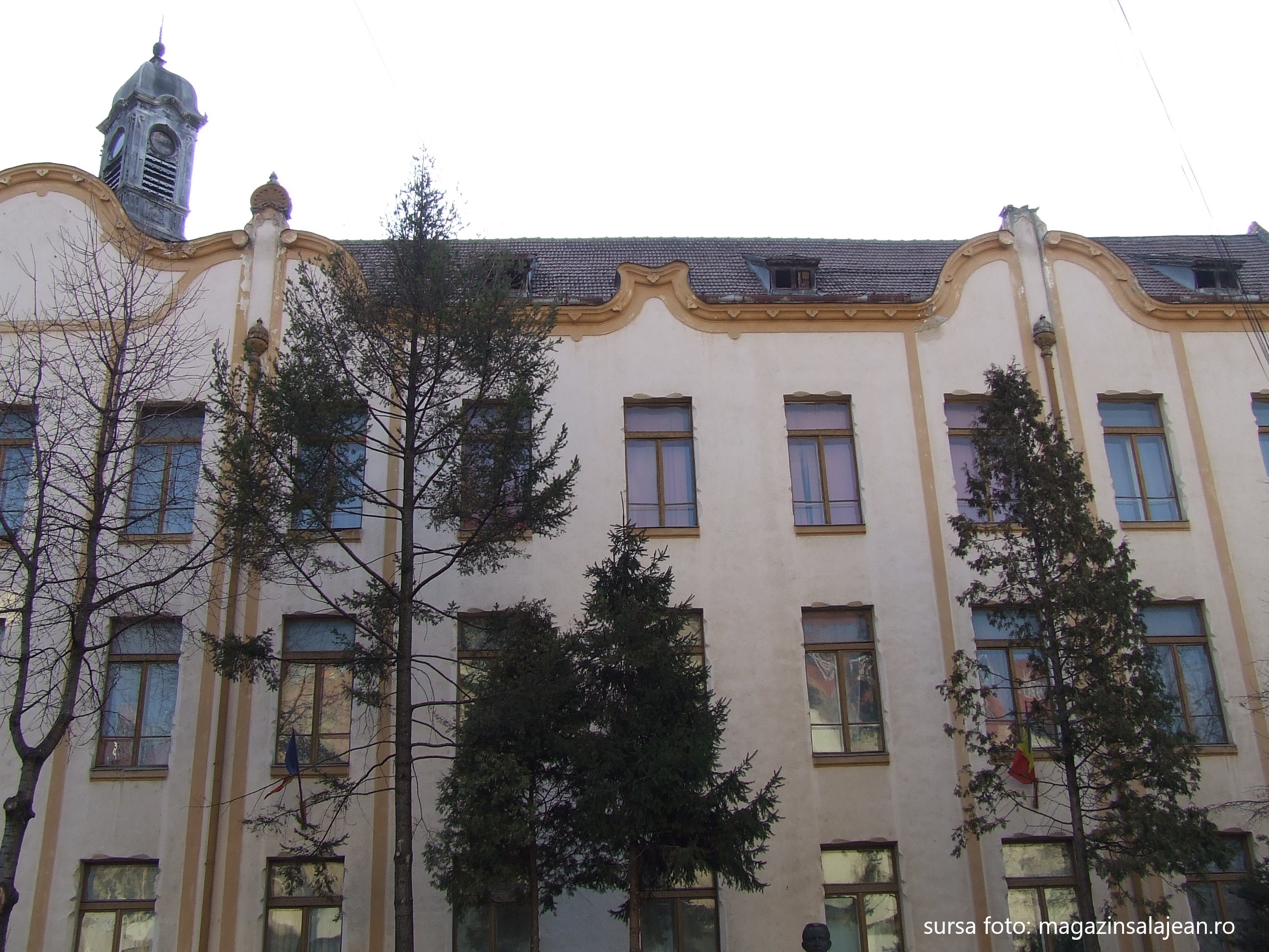 Loc de relaxare inedit pentru elevi în curtea Colegiului Național ”Silvania” din municipiul Zalău