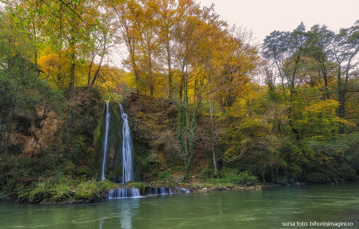 După ce s-a prăbușit cascada Bigăr, o formațiune de apă din Bihor atrage atenția turiștilor